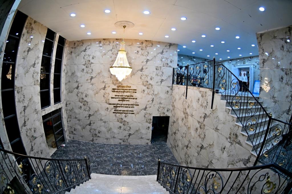 הכנות למעמד חנוכת הבית בויז'ניץ אלעד