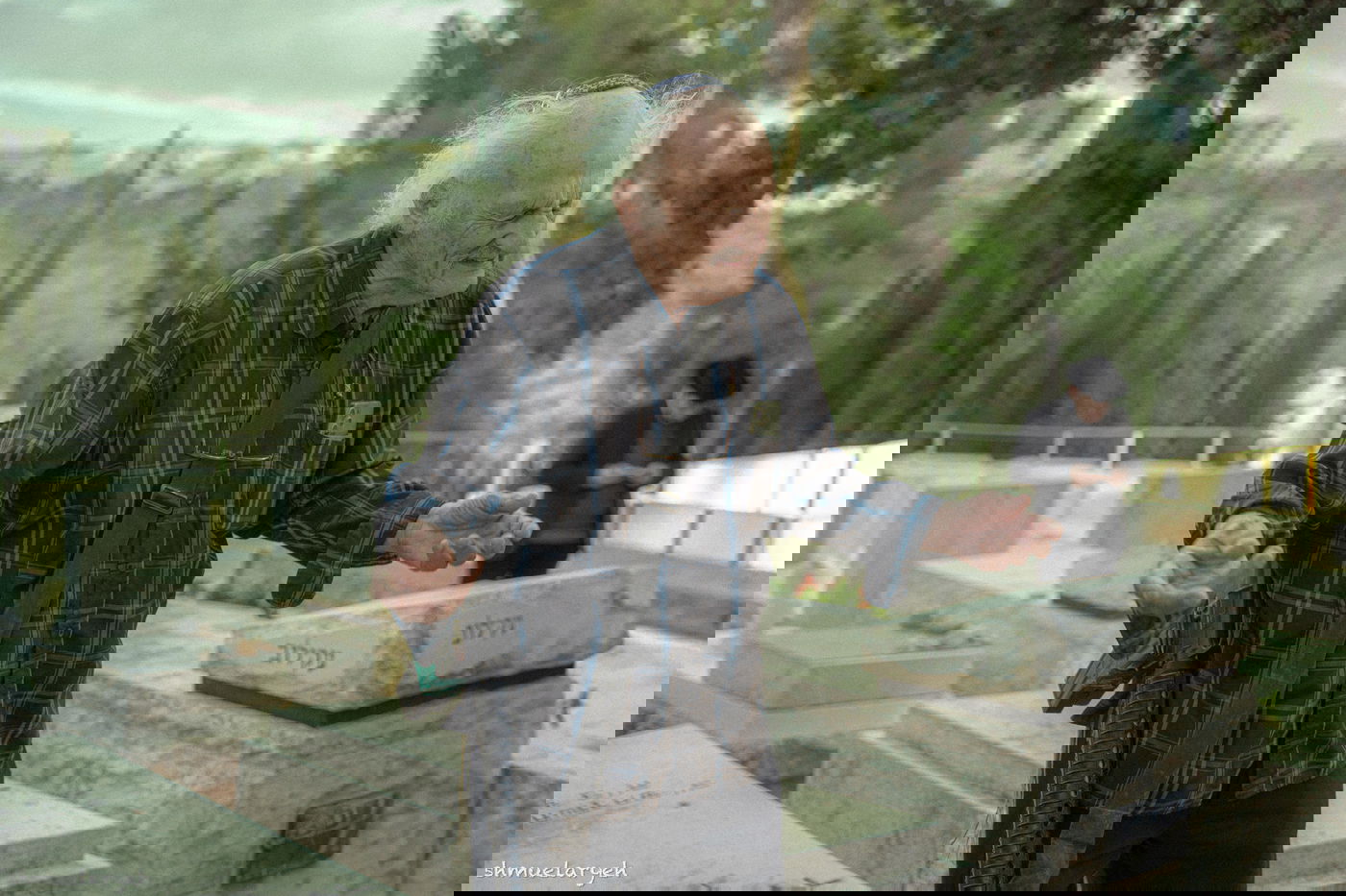 העליה לקבר רבי שלמה קרליבך ביום השנה ה-30 לפטירתו