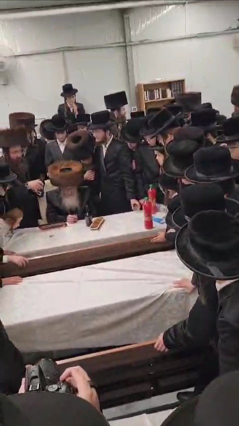 האדמו"ר מביאלה בשב"ק ב'מעלה עמוס'