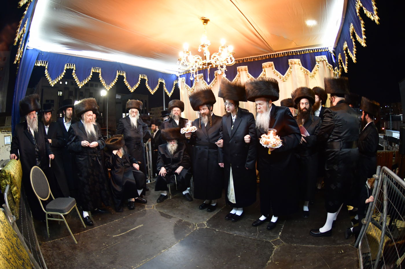 שמחת נישואי בת האדמו"ר משומרי אמונים אשדוד, עב"ג נכד האדמו"ר מלויעב טשערנוביל