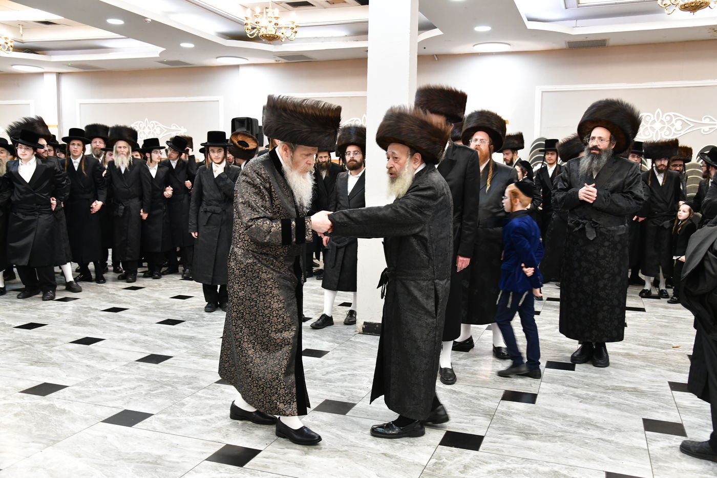 שמחת נישואי בת האדמו"ר משומרי אמונים אשדוד, עב"ג נכד האדמו"ר מלויעב טשערנוביל