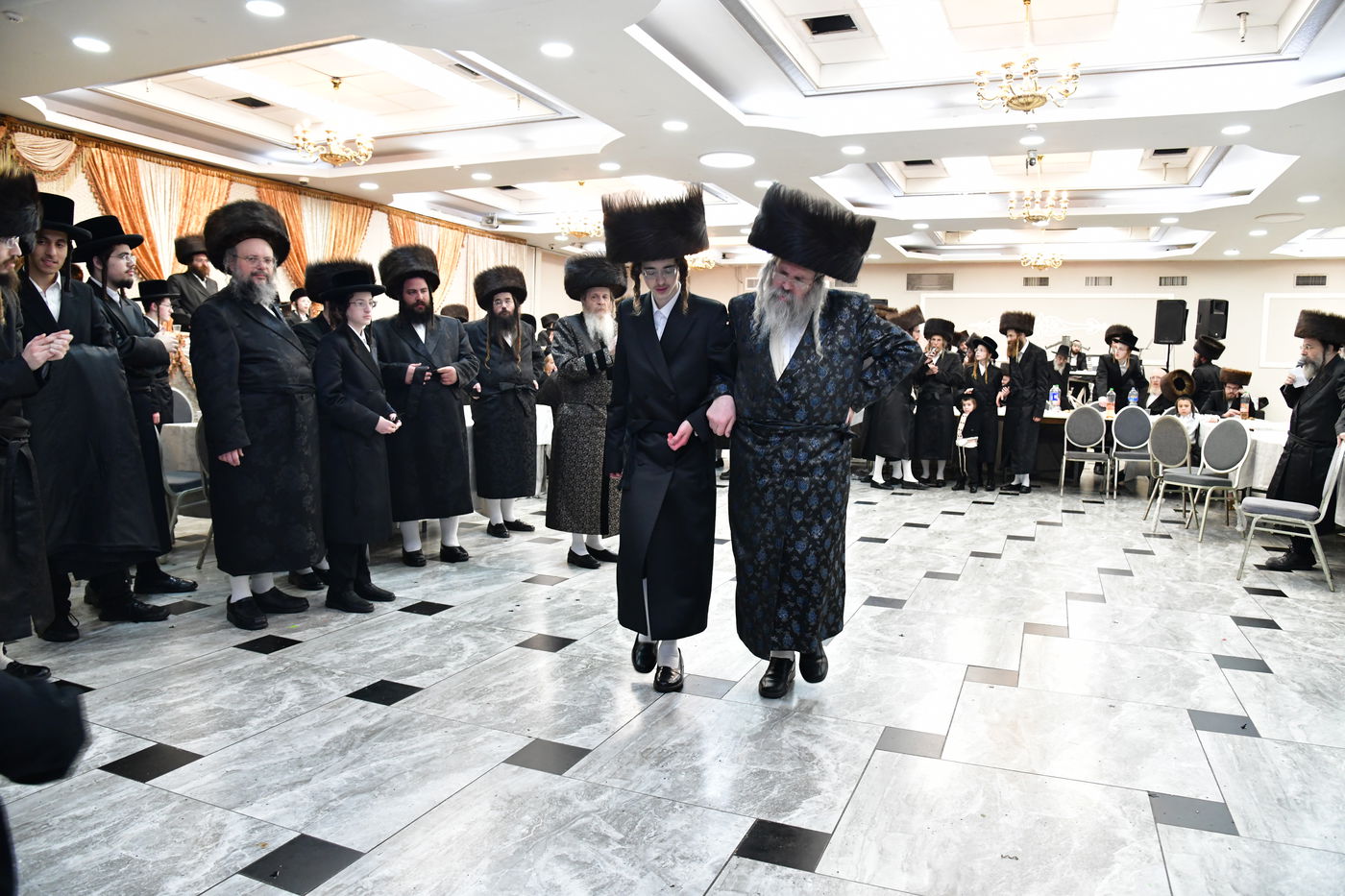 שמחת נישואי בת האדמו"ר משומרי אמונים אשדוד, עב"ג נכד האדמו"ר מלויעב טשערנוביל