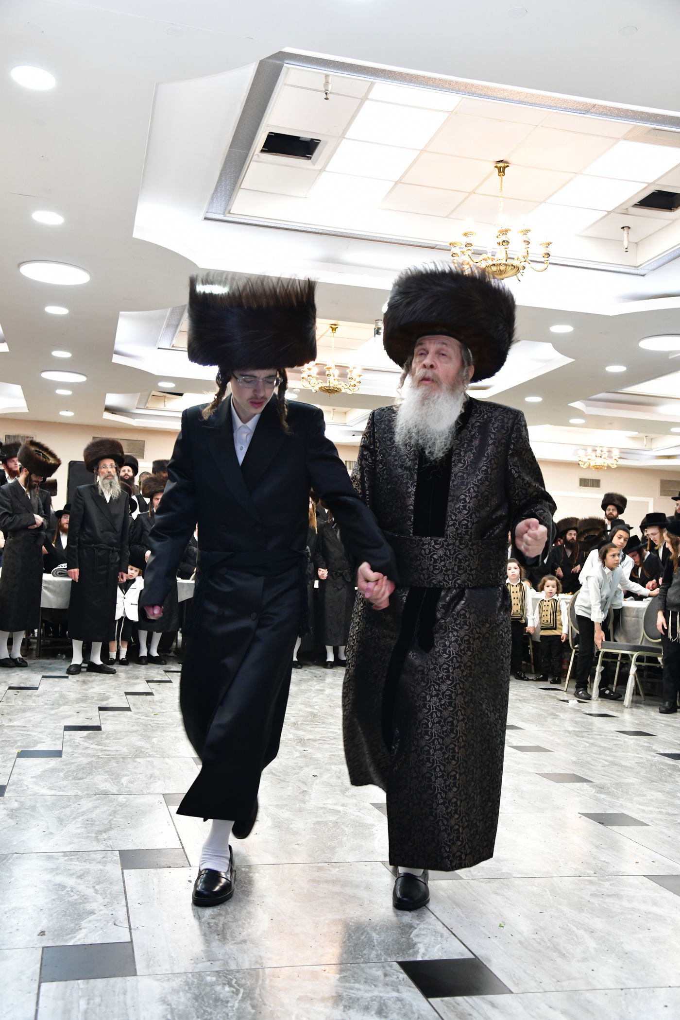 שמחת נישואי בת האדמו"ר משומרי אמונים אשדוד, עב"ג נכד האדמו"ר מלויעב טשערנוביל