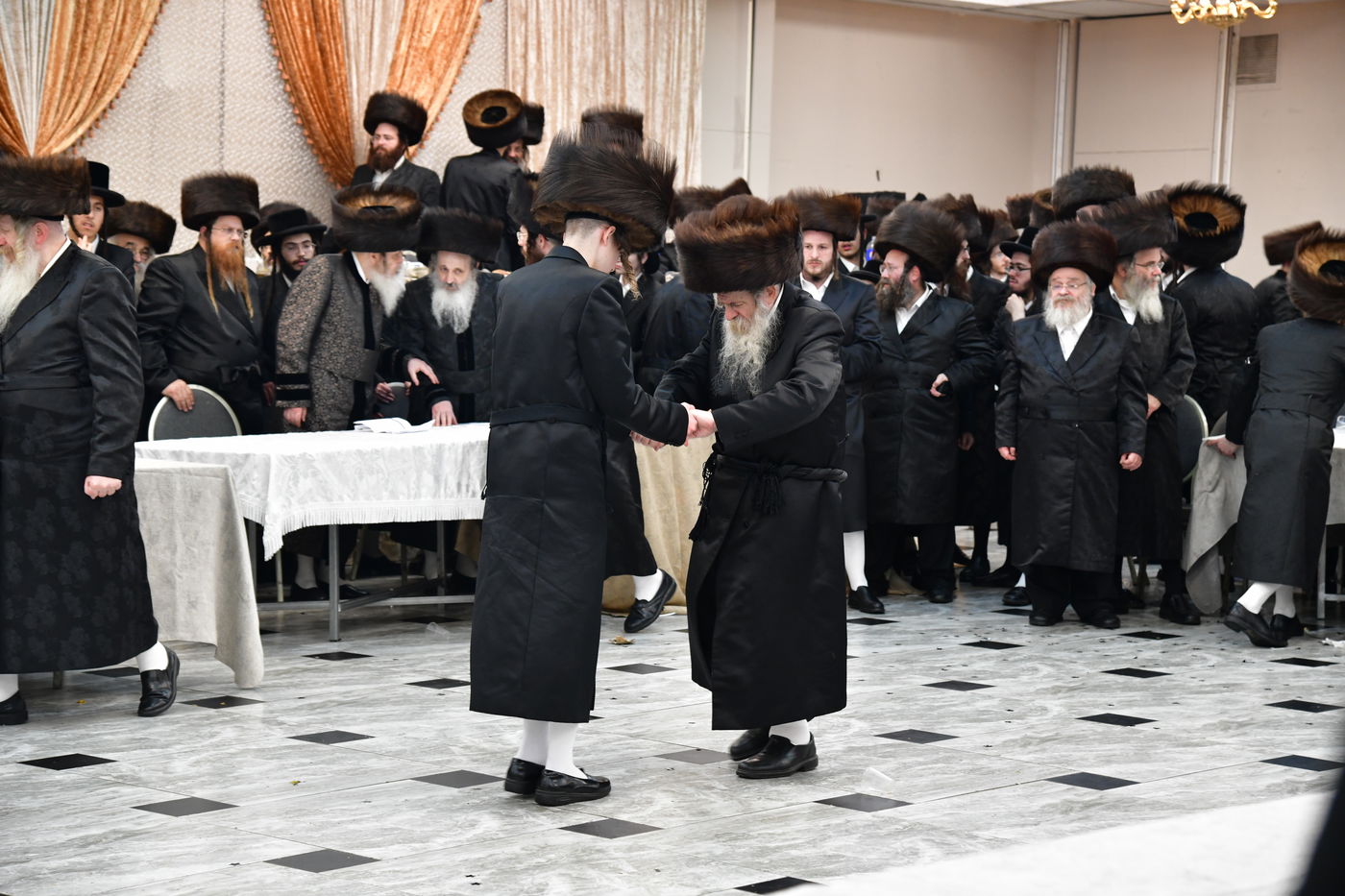 שמחת נישואי בת האדמו"ר משומרי אמונים אשדוד, עב"ג נכד האדמו"ר מלויעב טשערנוביל