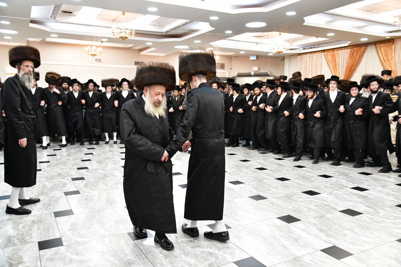 שמחת נישואי בת האדמו"ר משומרי אמונים אשדוד, עב"ג נכד האדמו"ר מלויעב טשערנוביל