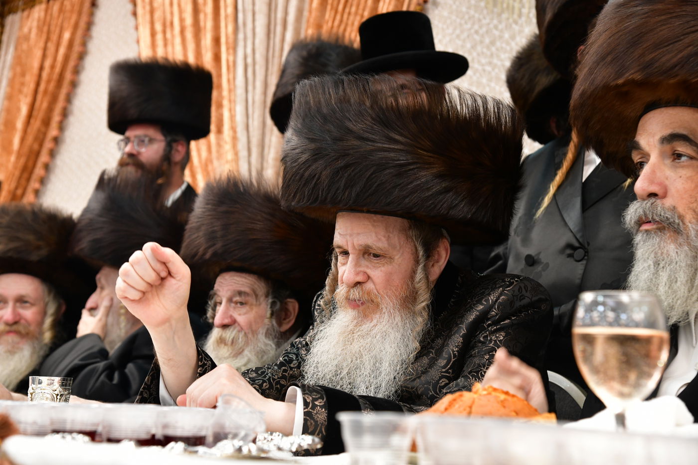 שמחת נישואי בת האדמו"ר משומרי אמונים אשדוד, עב"ג נכד האדמו"ר מלויעב טשערנוביל