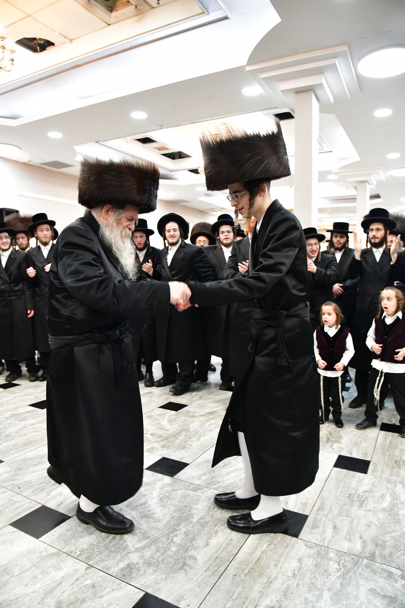 שמחת נישואי בת האדמו"ר משומרי אמונים אשדוד, עב"ג נכד האדמו"ר מלויעב טשערנוביל