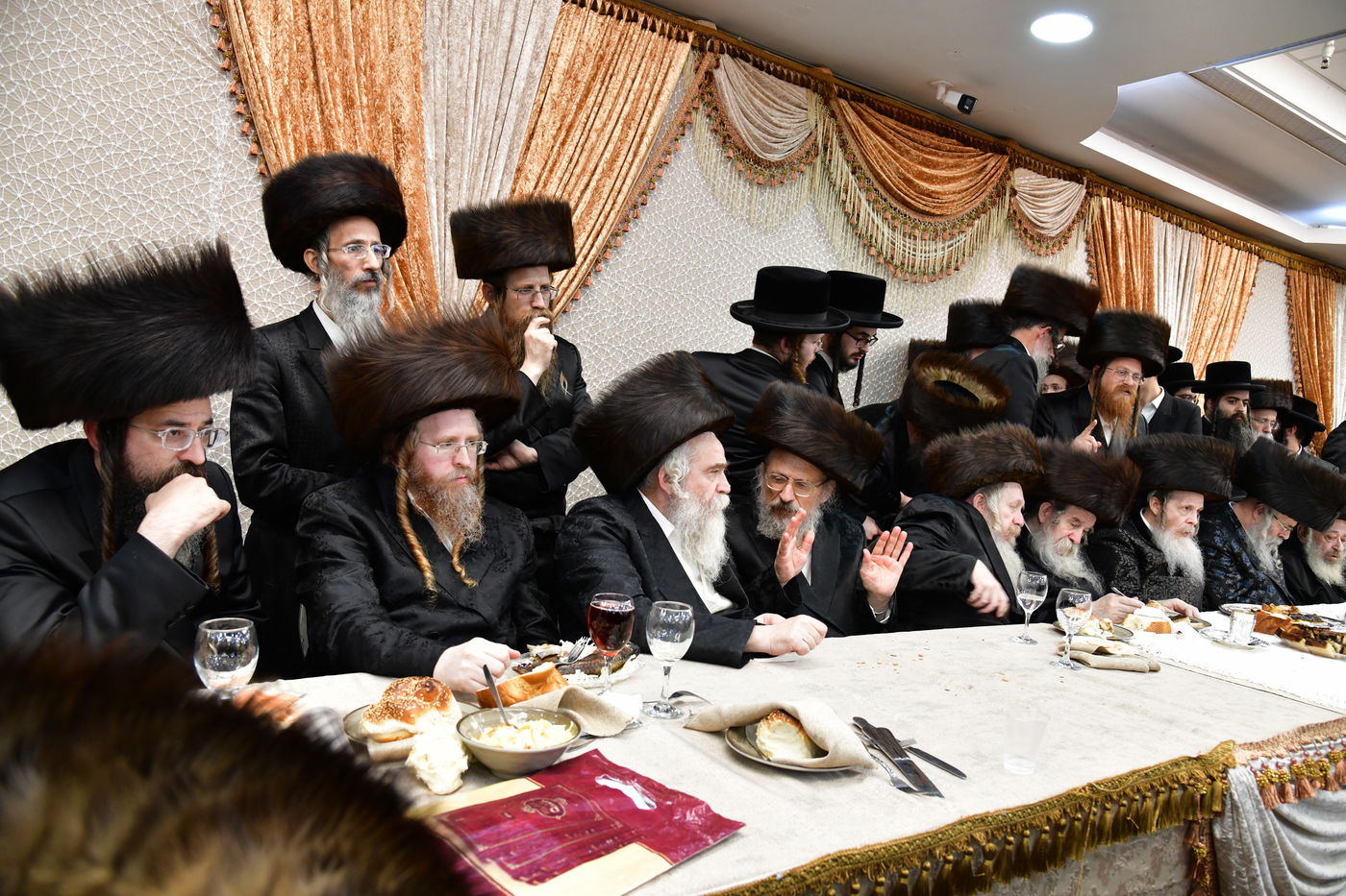 שמחת נישואי בת האדמו"ר משומרי אמונים אשדוד, עב"ג נכד האדמו"ר מלויעב טשערנוביל