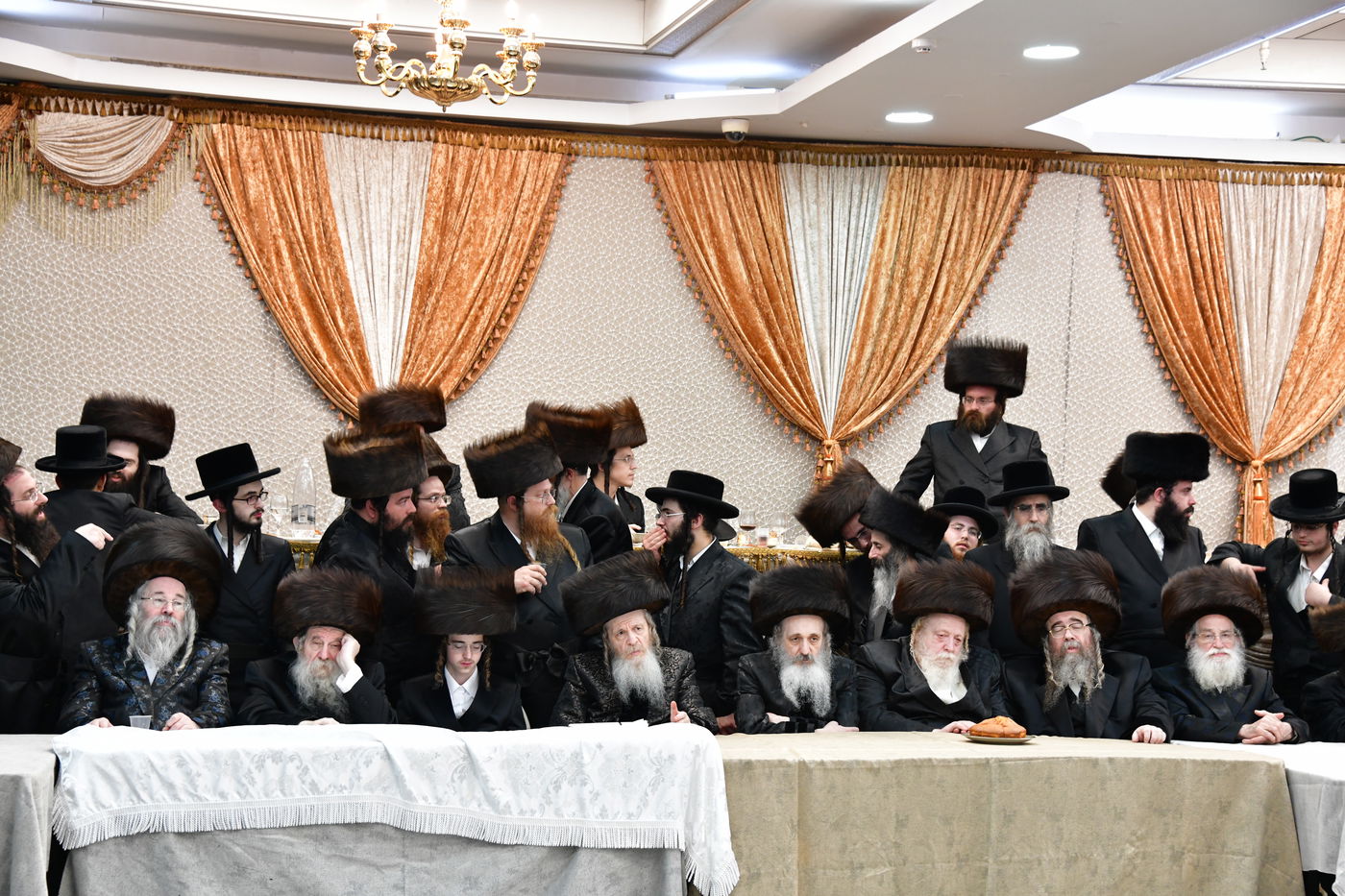 שמחת נישואי בת האדמו"ר משומרי אמונים אשדוד, עב"ג נכד האדמו"ר מלויעב טשערנוביל