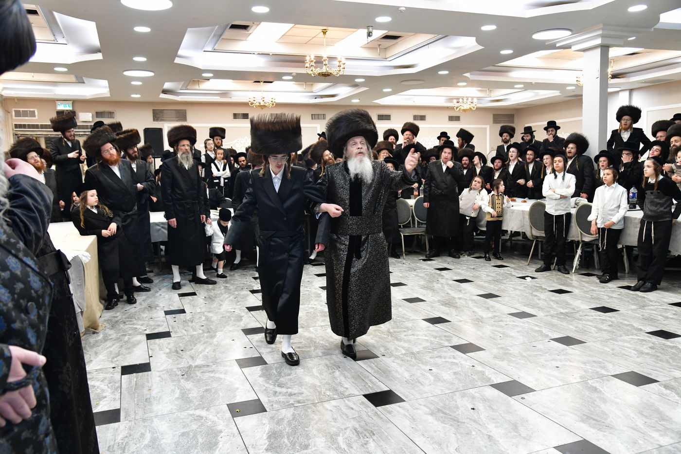 שמחת נישואי בת האדמו"ר משומרי אמונים אשדוד, עב"ג נכד האדמו"ר מלויעב טשערנוביל