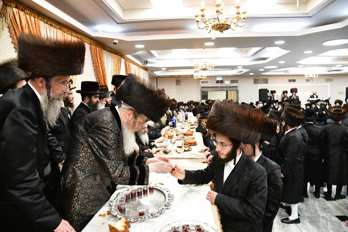 שמחת נישואי בת האדמו"ר משומרי אמונים אשדוד, עב"ג נכד האדמו"ר מלויעב טשערנוביל