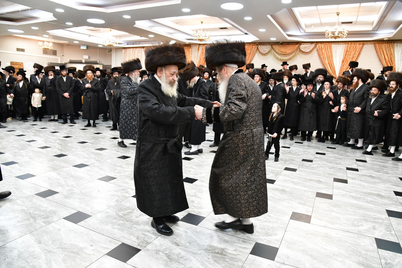 שמחת נישואי בת האדמו"ר משומרי אמונים אשדוד, עב"ג נכד האדמו"ר מלויעב טשערנוביל