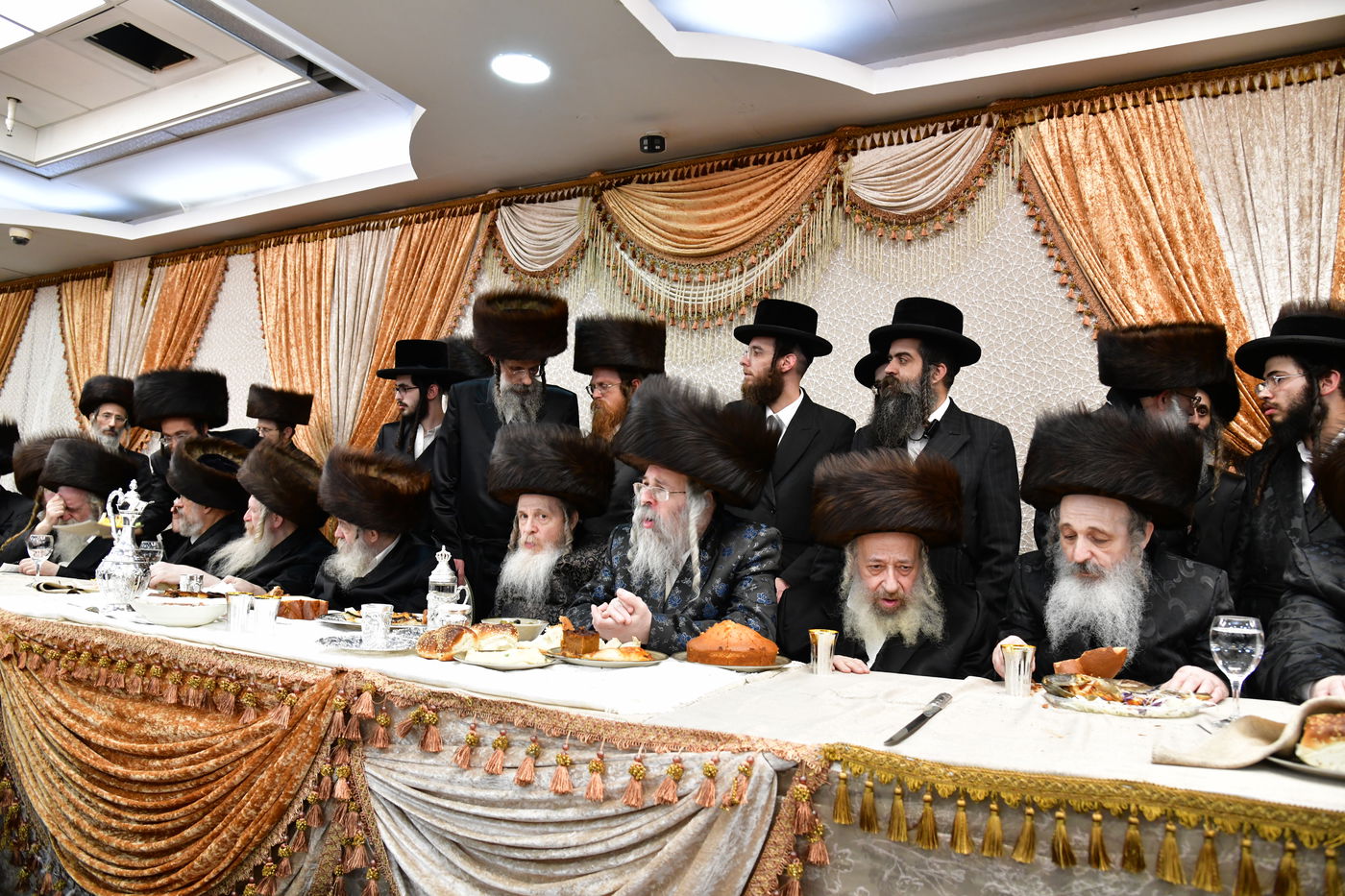 שמחת נישואי בת האדמו"ר משומרי אמונים אשדוד, עב"ג נכד האדמו"ר מלויעב טשערנוביל