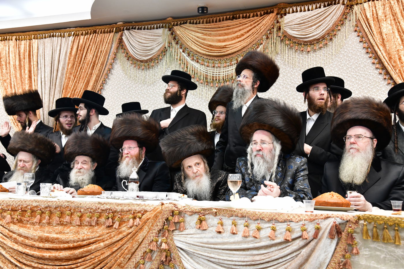 שמחת נישואי בת האדמו"ר משומרי אמונים אשדוד, עב"ג נכד האדמו"ר מלויעב טשערנוביל