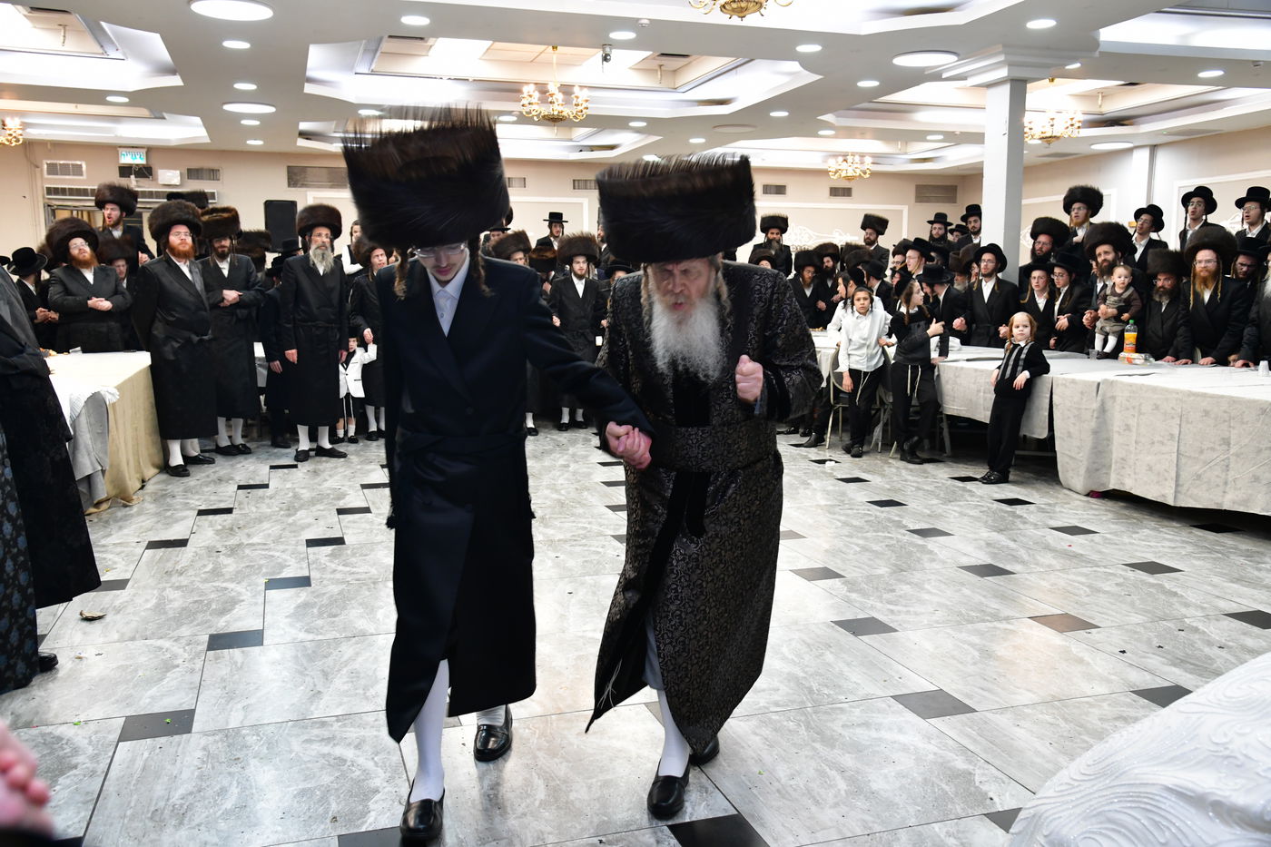 שמחת נישואי בת האדמו"ר משומרי אמונים אשדוד, עב"ג נכד האדמו"ר מלויעב טשערנוביל