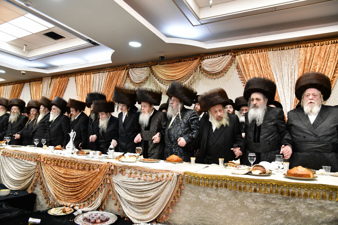 שמחת נישואי בת האדמו"ר משומרי אמונים אשדוד, עב"ג נכד האדמו"ר מלויעב טשערנוביל