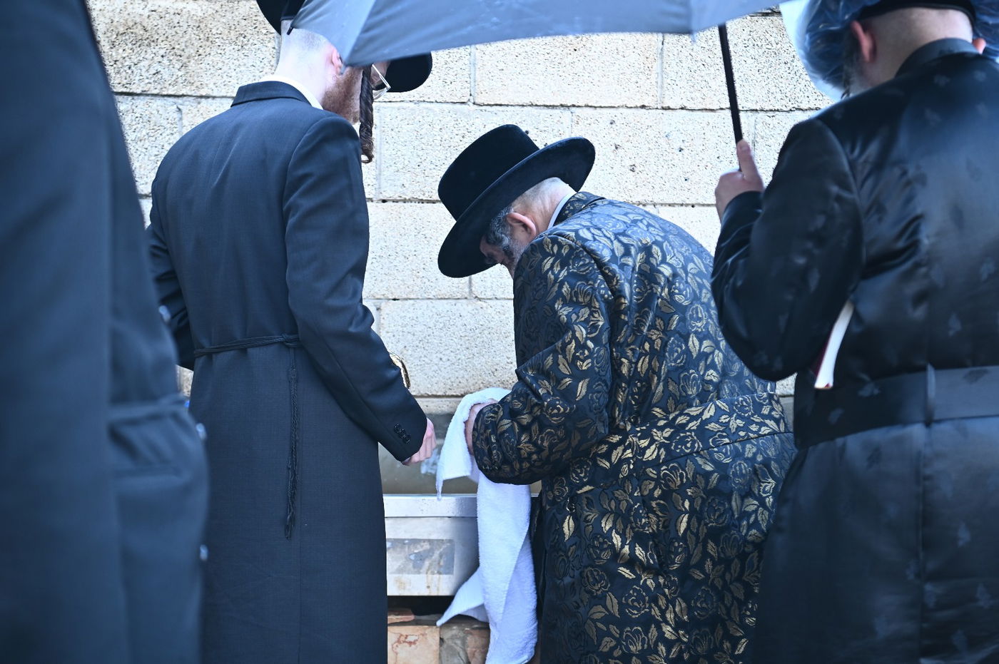 האדמו"ר מויז'ניץ בציון חותנו האדמו"ר מטשערנוביל