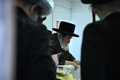 האדמו"ר מויז'ניץ בציון חותנו האדמו"ר מטשערנוביל