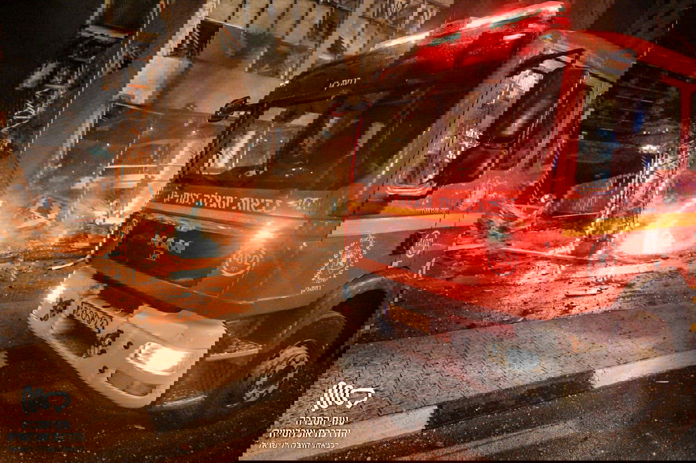 חמישה פצועים, שריפה והרס רב מנפילת חלקי טיל ברמת גן | 5 הרוגים בביירות