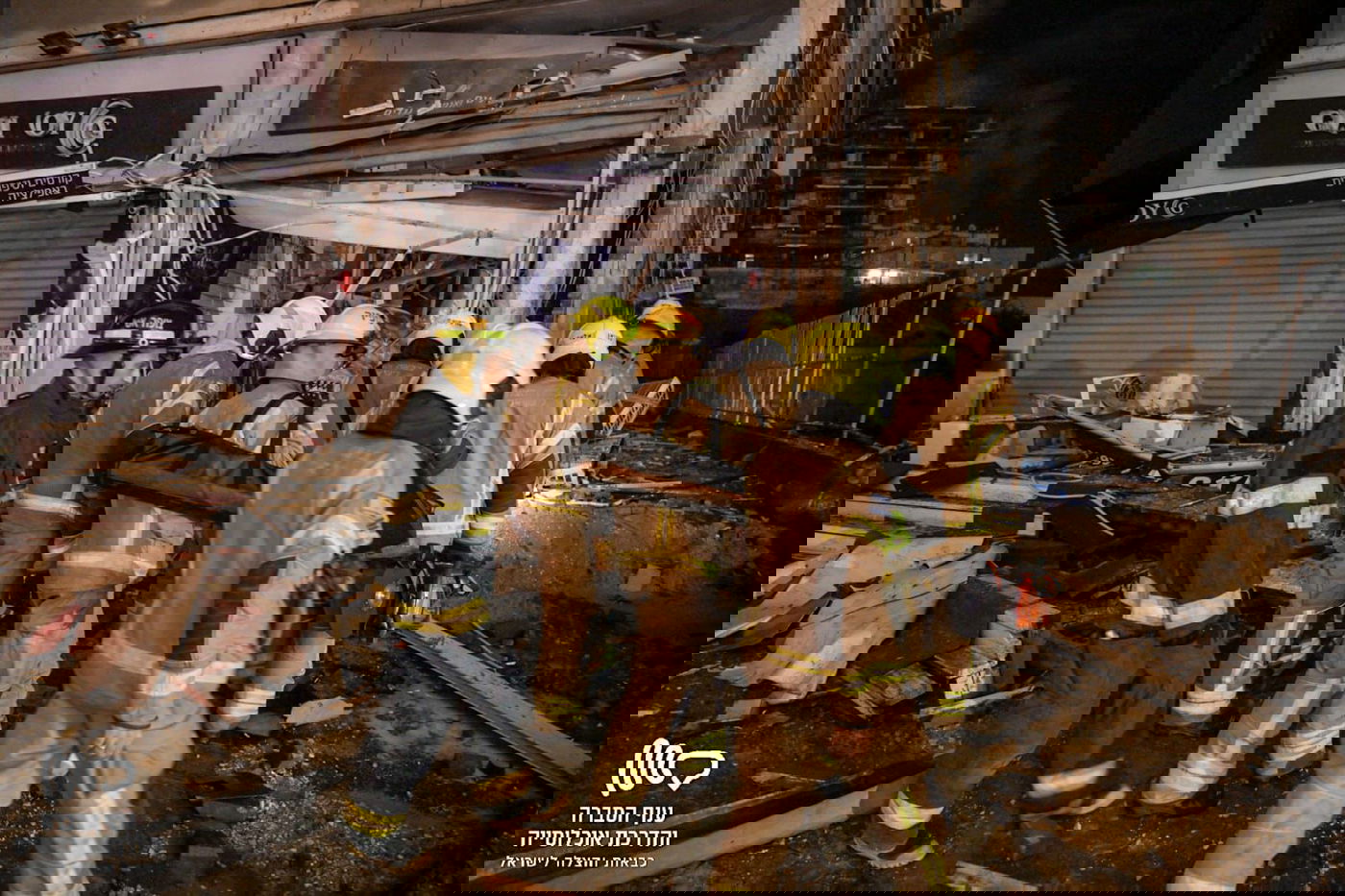 חמישה פצועים, שריפה והרס רב מנפילת חלקי טיל ברמת גן | 5 הרוגים בביירות