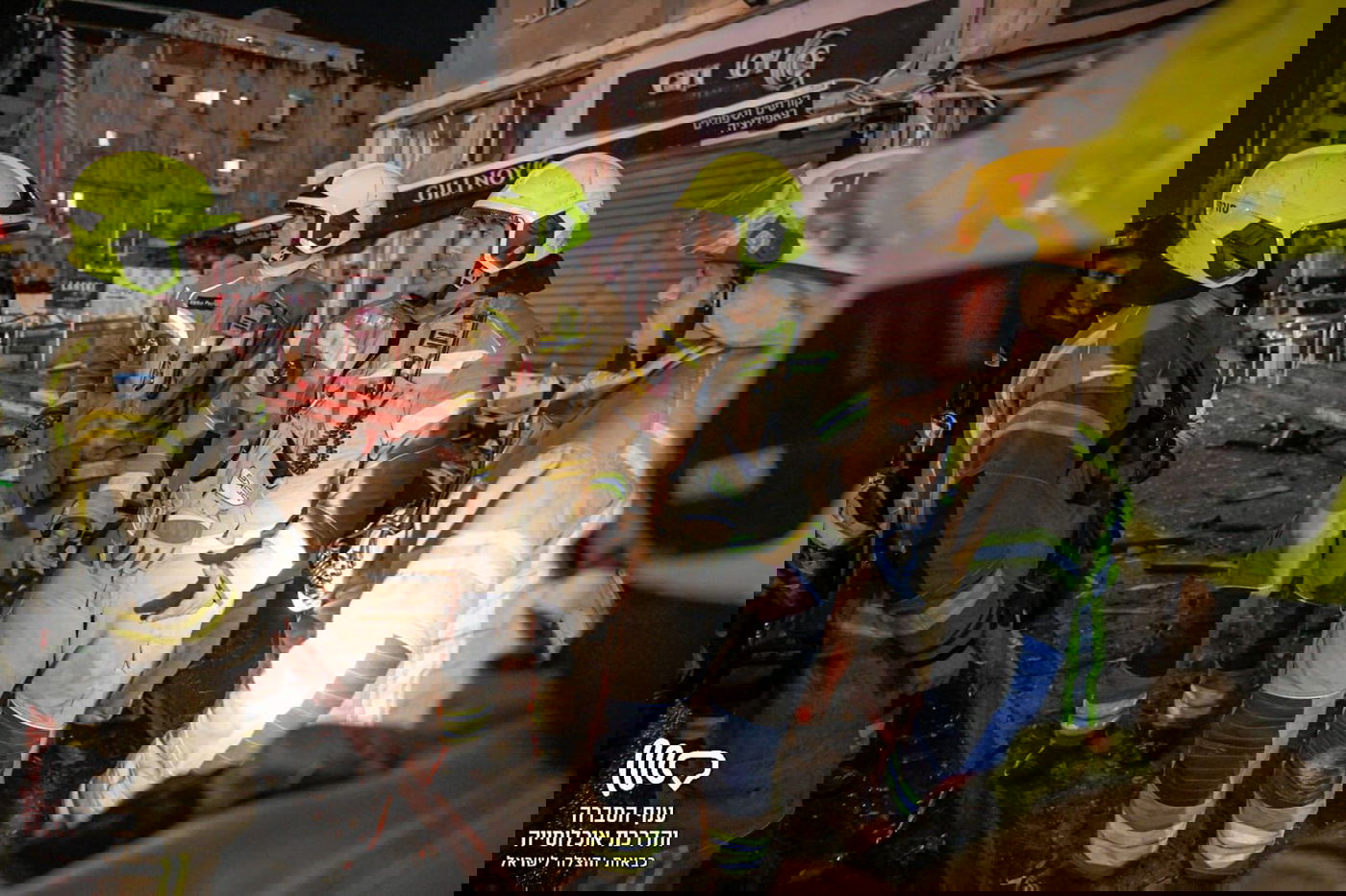 חמישה פצועים, שריפה והרס רב מנפילת חלקי טיל ברמת גן | 5 הרוגים בביירות