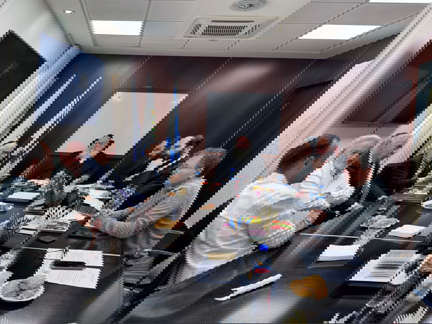 שר השיכון, הרב יצחק גולדקנופף, נפגש עם הוועד להגנה על הר הזיתים