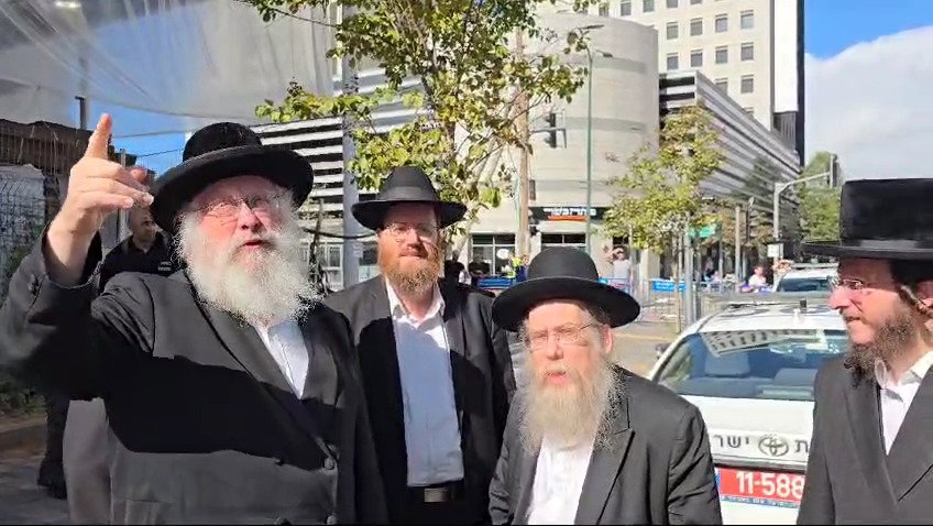 רבני העיר בני ברק באיזור נפילת הטיל בגבול ב"ב