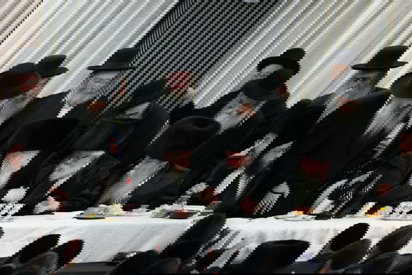 האדמו"ר מגור בשמחת נישואי נכדת השר יצחק גולדקנופף