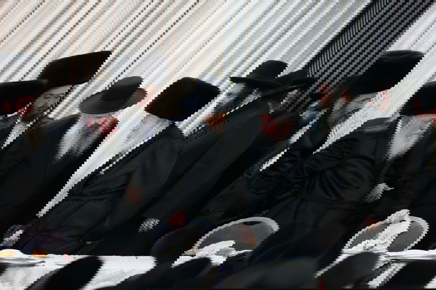 האדמו"ר מגור בשמחת נישואי נכדת השר יצחק גולדקנופף