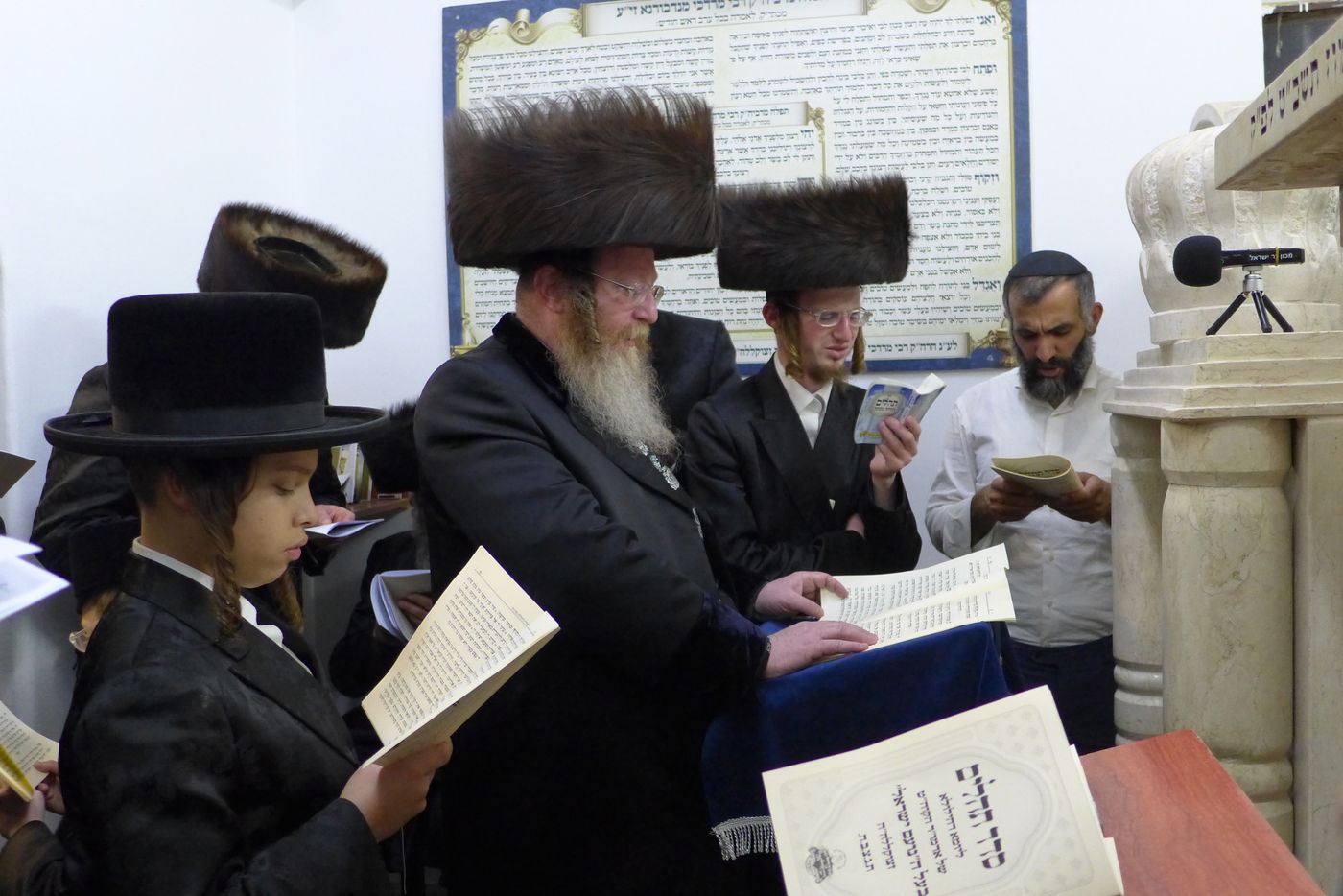 האדמו"ר מטרבישאן בהילולת אביו זצ"ל