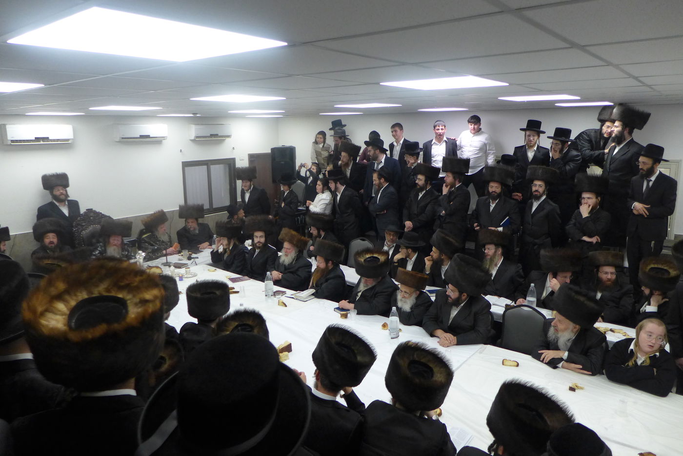 האדמו"ר מטרבישאן בהילולת אביו זצ"ל