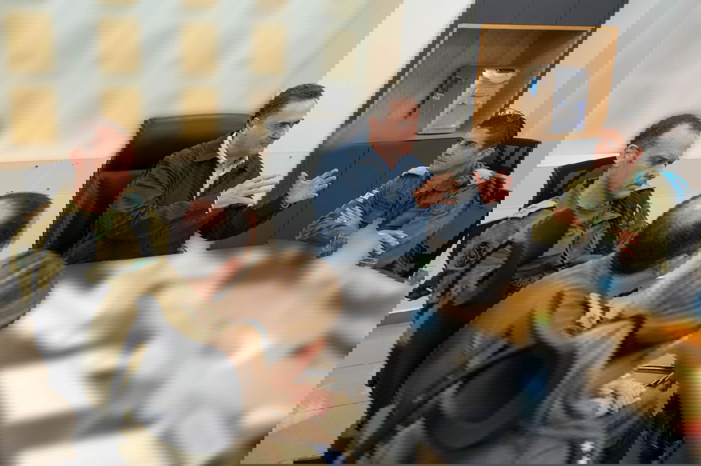 שר הביטחון ישראל כץ עם בכירי אגף מודיעין בצה"ל