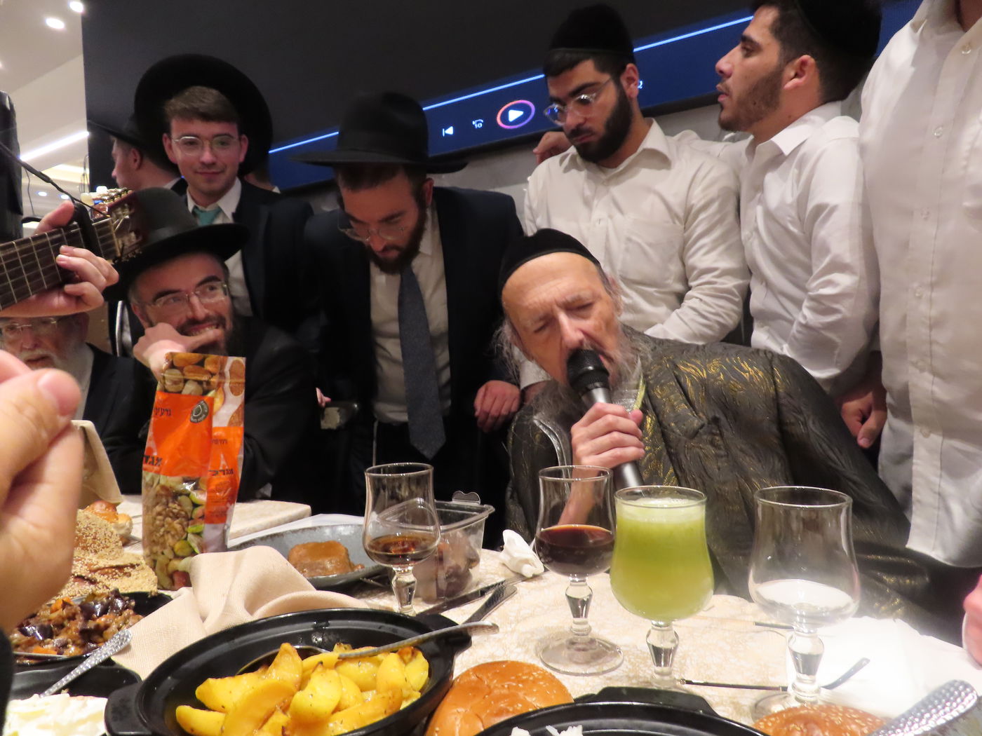 שמחת נישואי נכדת הגאון רבי יצחק זילברשטיין 