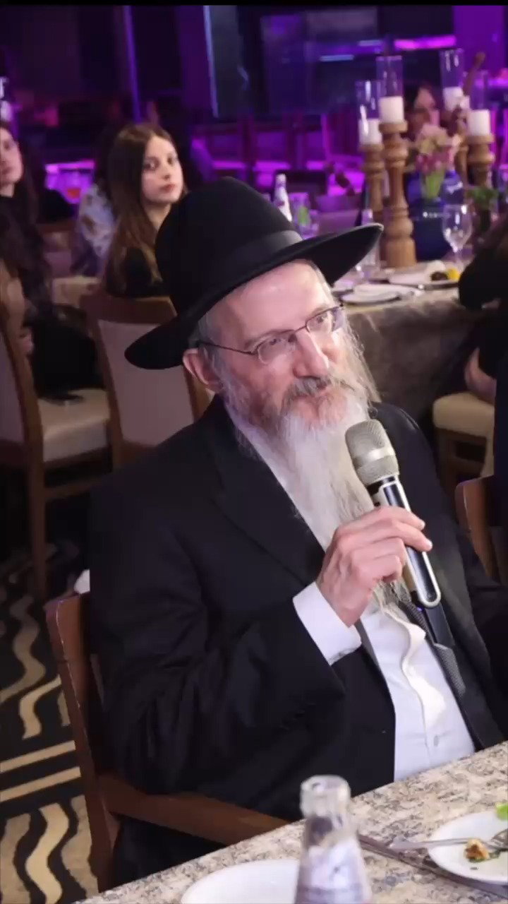 הפרופסור דודי קפלר - "ידיד הקהילה היהודית" מכובד בשבע ברכות על ידי הרב בערל לאזאר