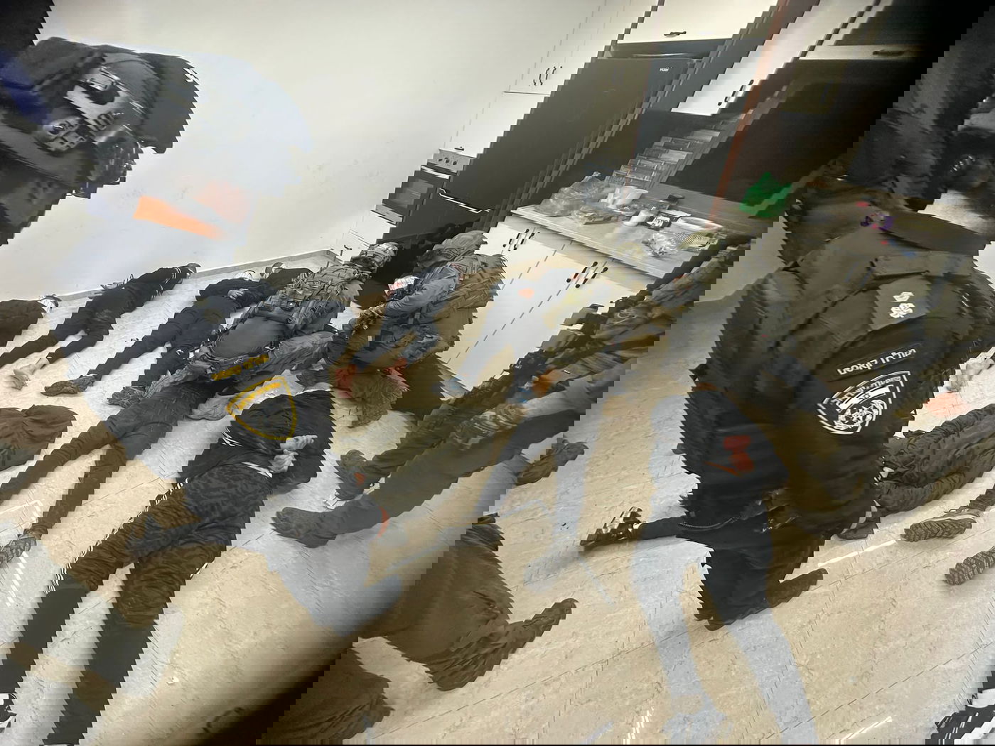 אקדח טעון, מחסניות - וסמים: "בלימת חירום" ברחוב הערבי