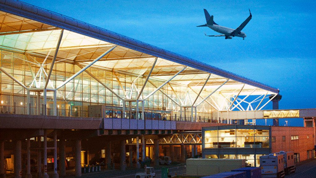 לפני היציאה, ודאו שהאישור התקבל ושכל המסמכים הנדרשים, כולל הדרכון, מוכנים ונגישים.