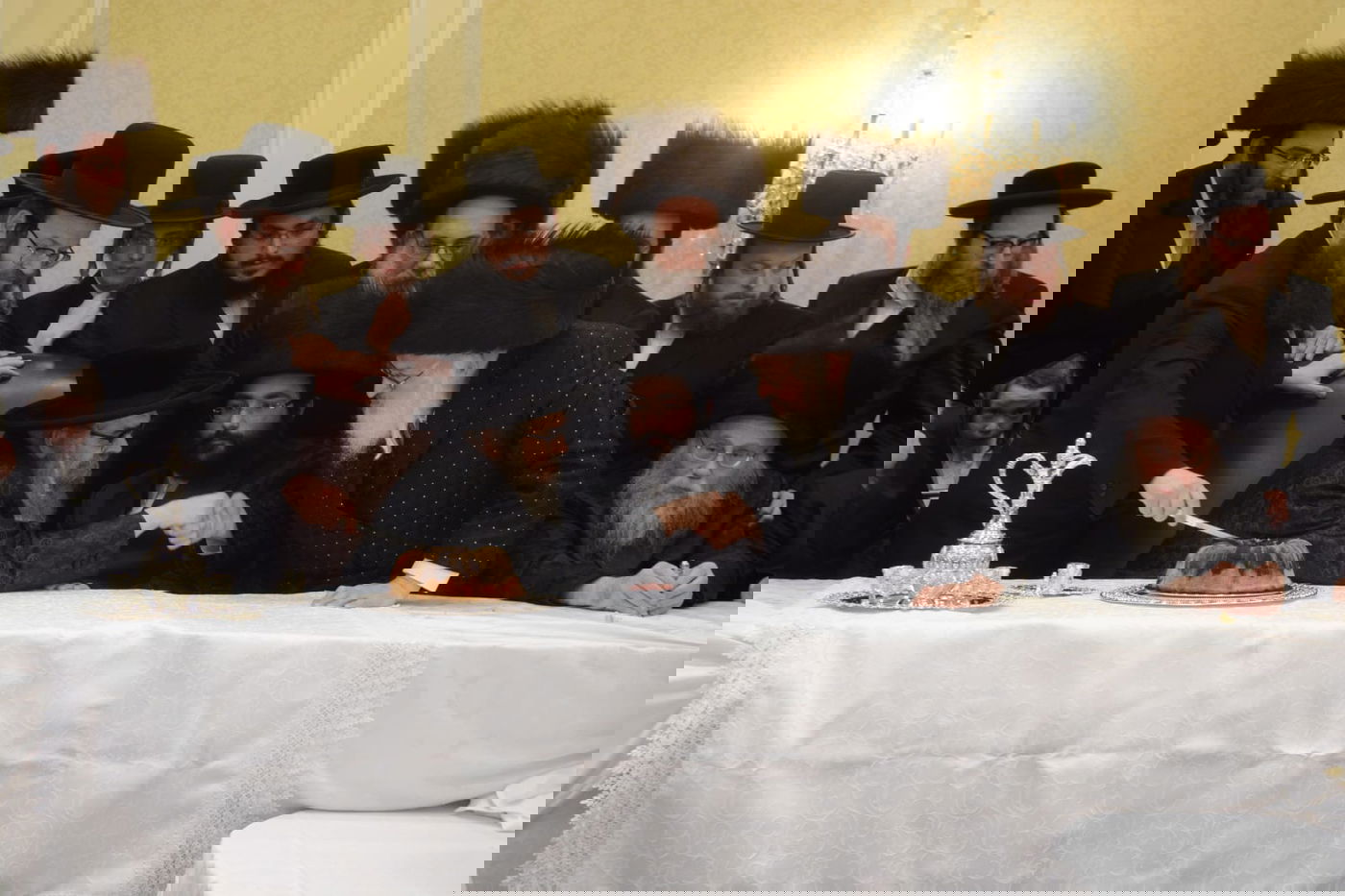 עם יבלחט"א האדמו"ר מסאטמר בשמחת נישואי ההויז בחור האגדי אברהם הערש שווארץ