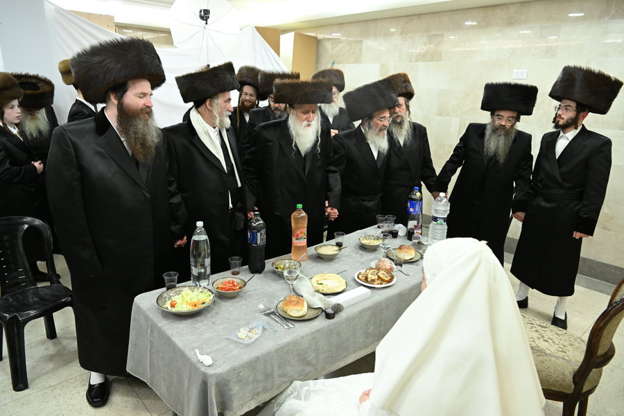 שמחת בית מכנובקא בעלזא - מאור החיים - זוויעהיל