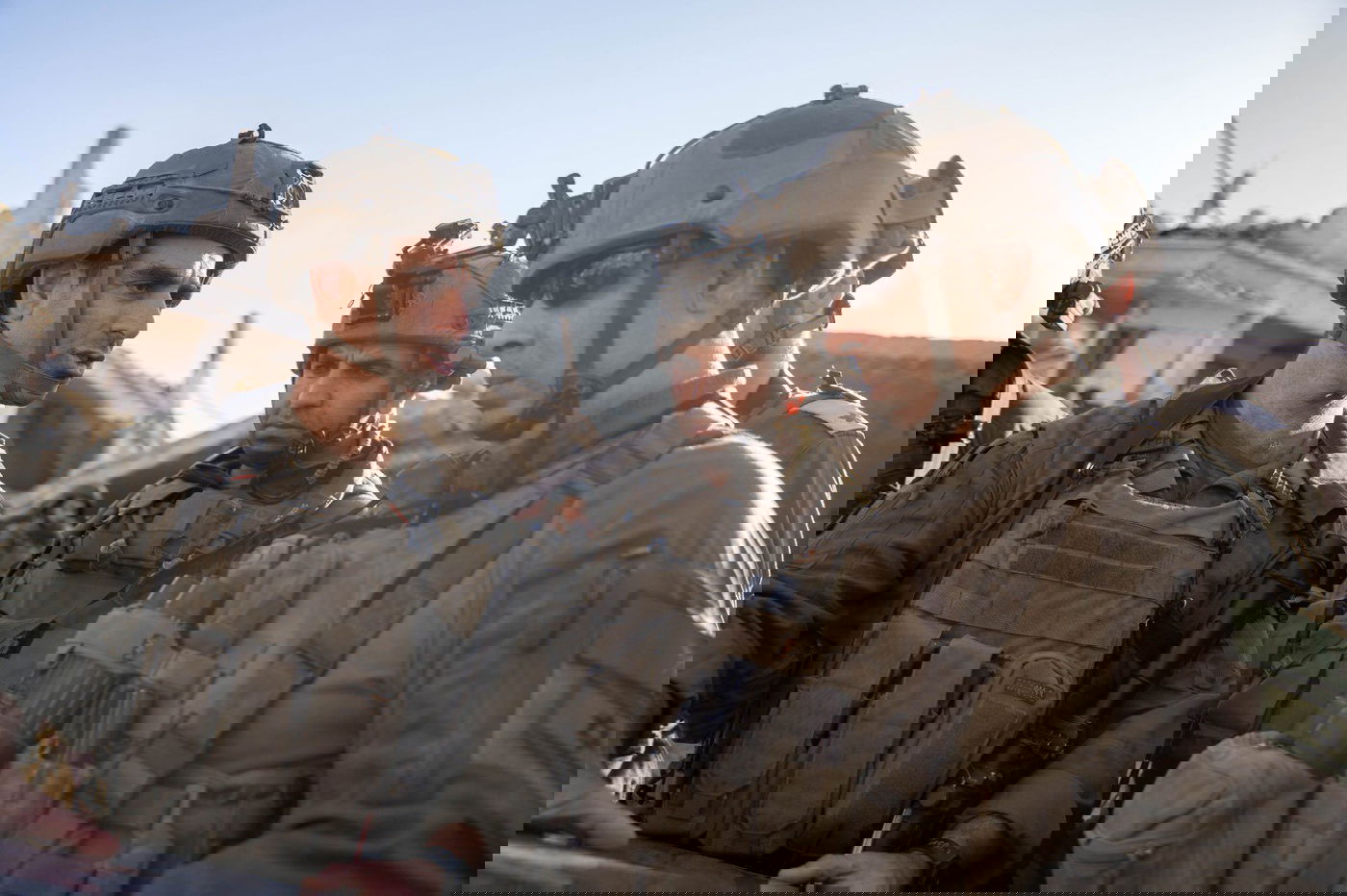 מפקד האוגדה ומח"ט כפיר בבית להיא