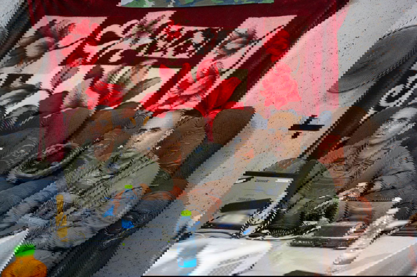 מפקד האוגדה ומח"ט כפיר בבית להיא