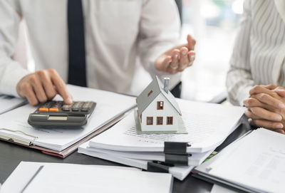 מפתיע: כך אתם יכולים לחתוך בחצי את העלויות החודשיות 