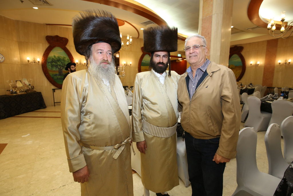 עם בנו ממשיך דרכו איש החסד 'חזקי ברוין'