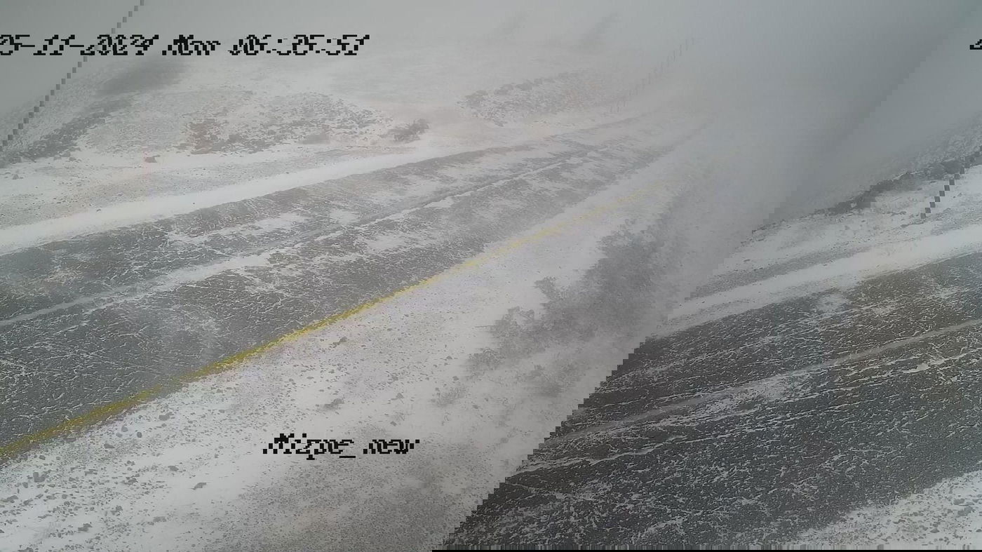 הפתיתים הלבנים הופיעו: שלג ראשון ירד בחרמון | צפו