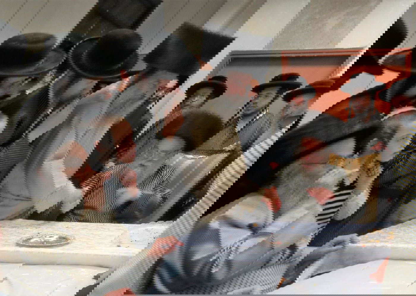 עם רבו יבלחט"א האדמו"ר מתולדות אהרן