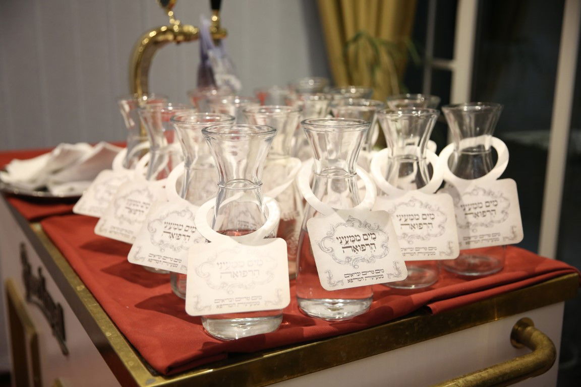 האדמו"ר מסערט ויז'ניץ במארינבארד 