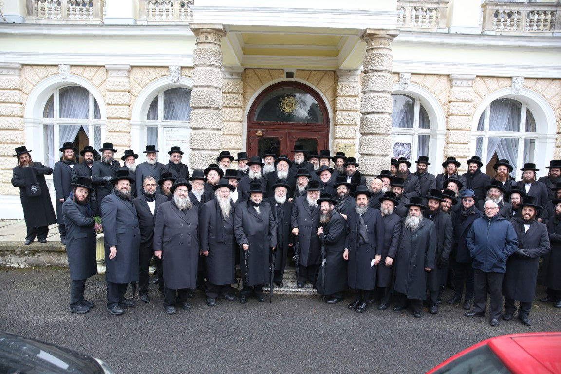 האדמו"ר מסערט ויז'ניץ במארינבארד 