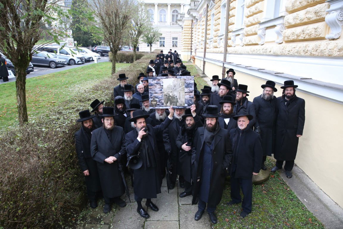 האדמו"ר מסערט ויז'ניץ במארינבארד 