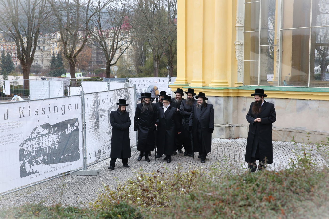 האדמו"ר מסערט ויז'ניץ במארינבארד 