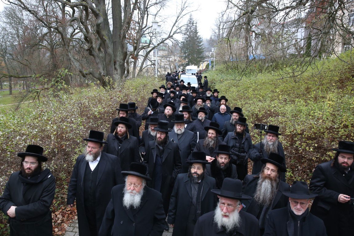 האדמו"ר מסערט ויז'ניץ במארינבארד 