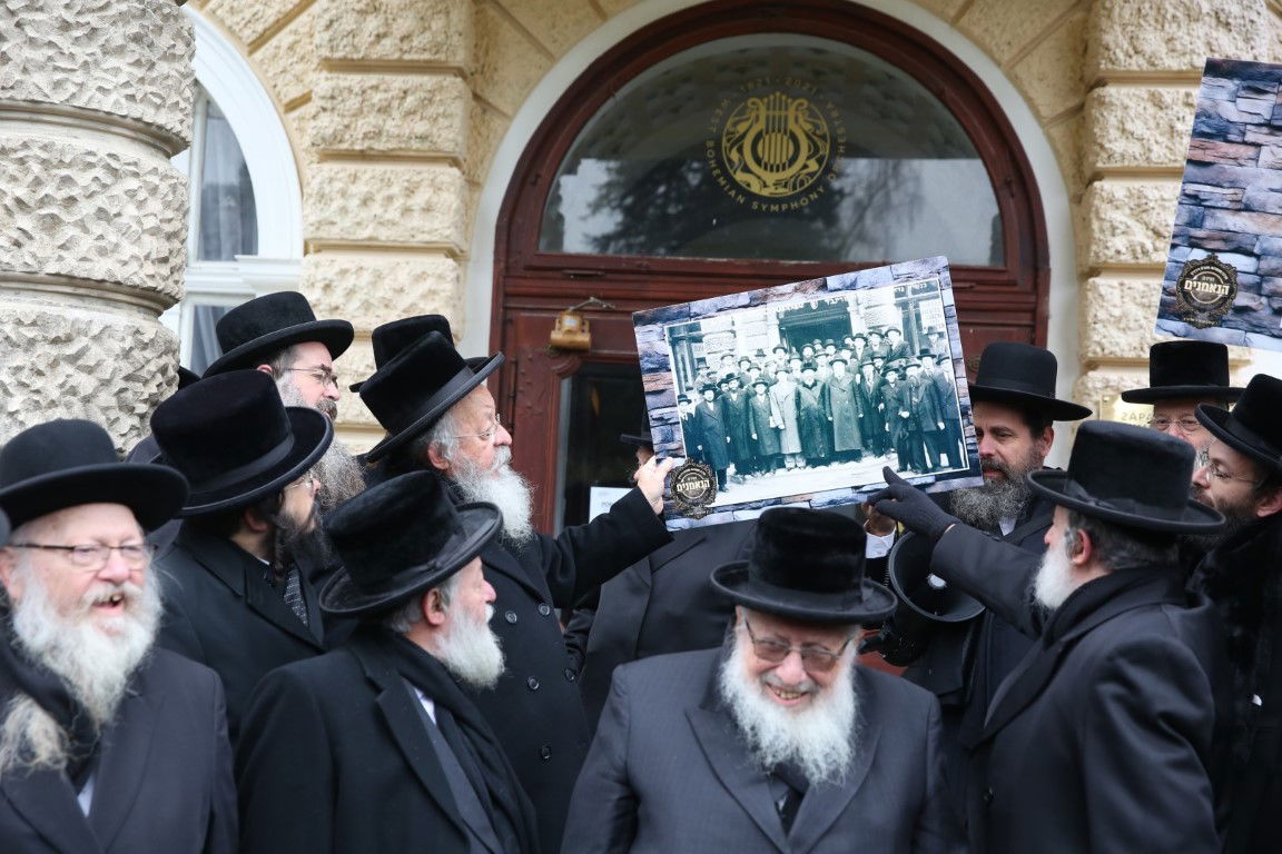 האדמו"ר מסערט ויז'ניץ במארינבארד 